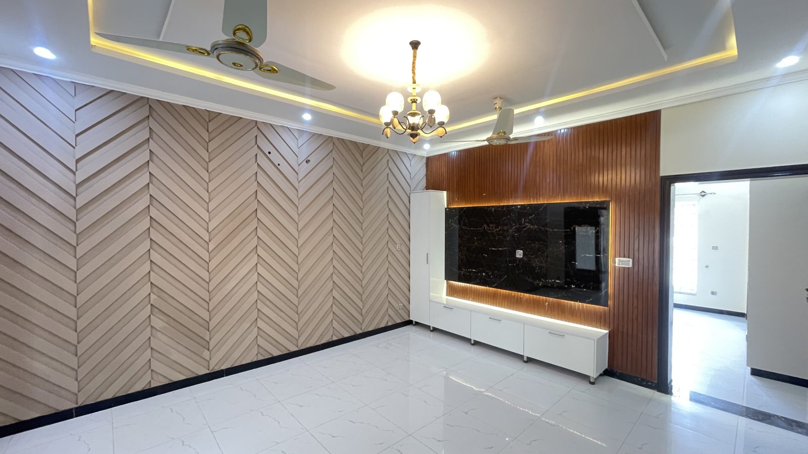 Prime Location 10 Marla House for Sale